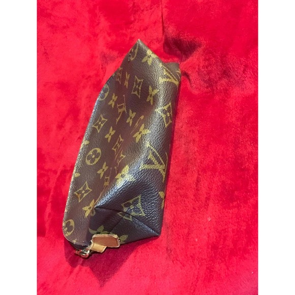 Louis Vuitton Mono Cosmetic Bag - Picture 2 of 10